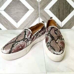 Halogen Baylee platform snake skin shoes size 7.5